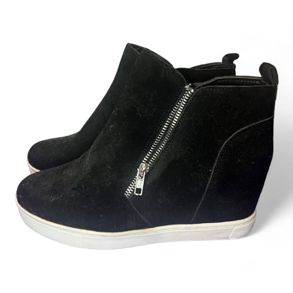 Black heel sneakers, never used, zip up, size 9.5